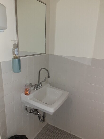 More Photos Of 505 NYS RTE 208, Monroe Office For Sale