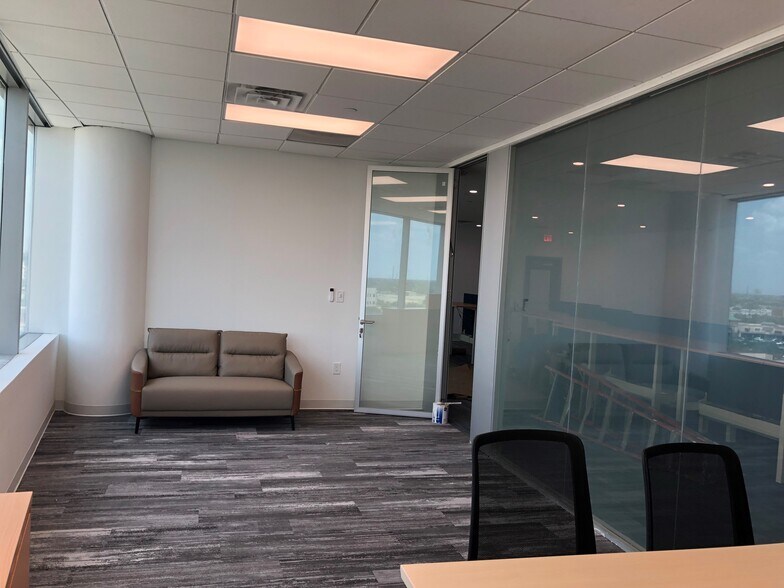 More Photos Of 9999 Bellaire Blvd, Houston Medical For Lease
