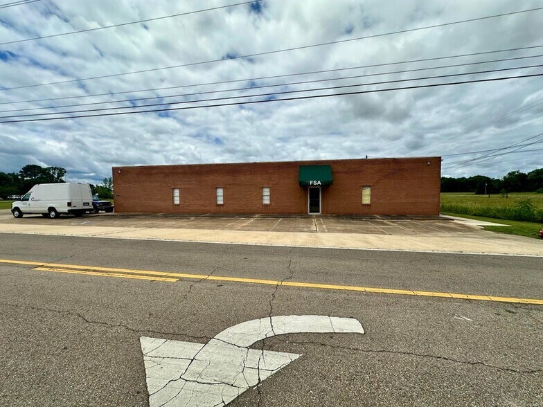 More Photos Of 712 Coulter Dr, New Albany Medical For Sale