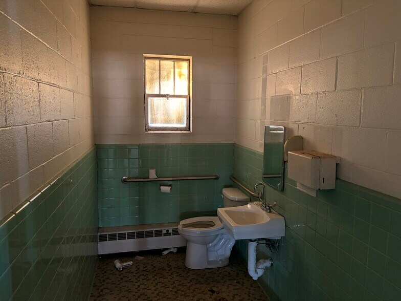 More Photos Of 201 S Main St, Greensburg Post Office For Sale