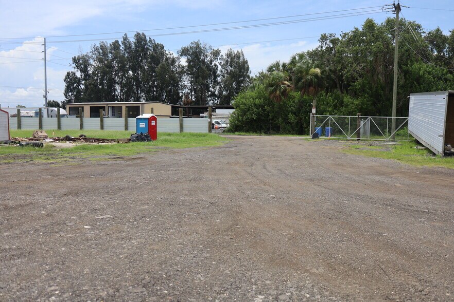 More Photos Of 4807 S 50th St, Tampa Land For Lease