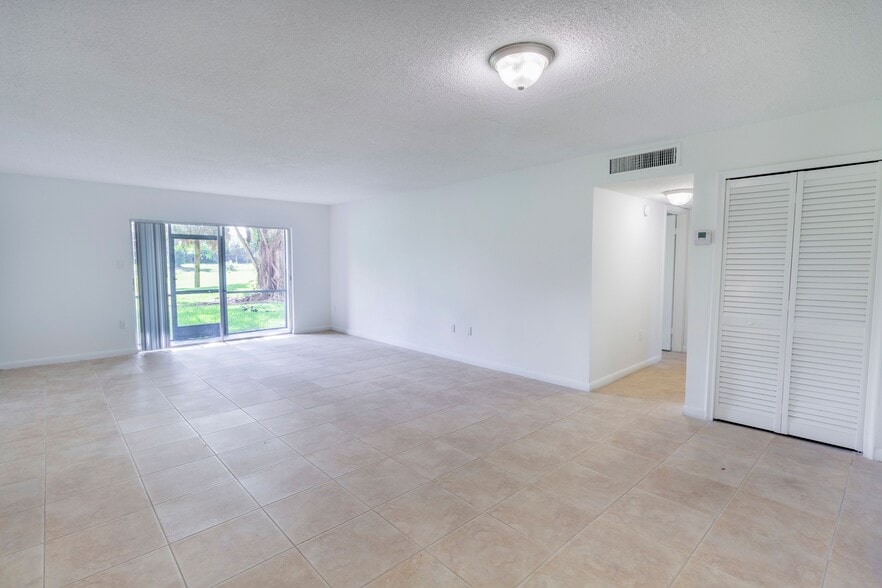 More Photos Of 8445 Springtree Dr, Sunrise Apartments For Sale