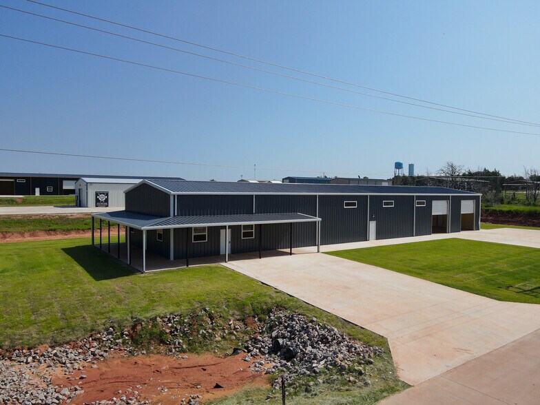 More Photos Of 11770 Black Sand Dr, Edmond Manufacturing For Sale