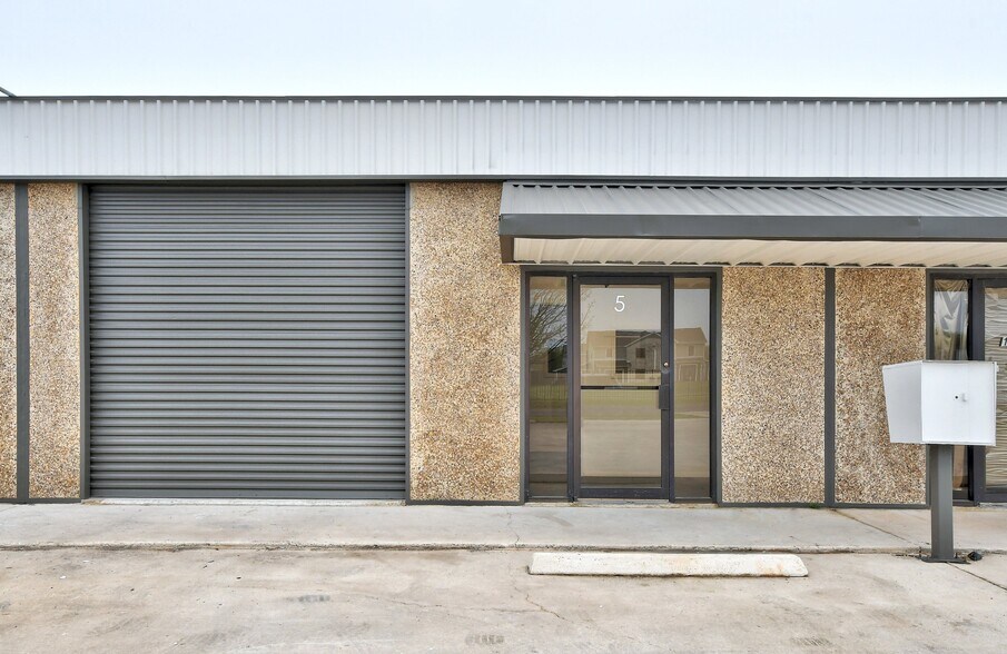 More Photos Of 1419 Fleming Dr, Seguin Self Storage For Sale