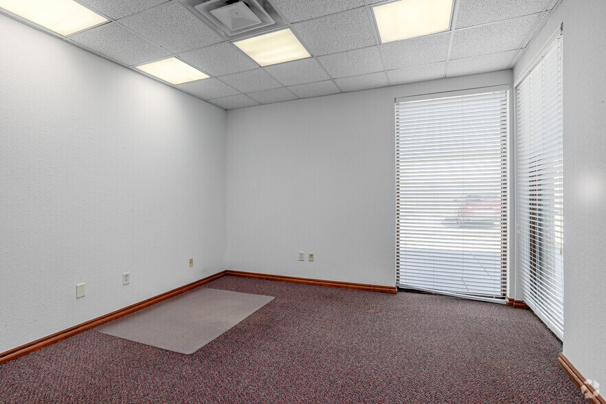 More Photos Of 2421 Wilcox Dr, Norman Office For Sale