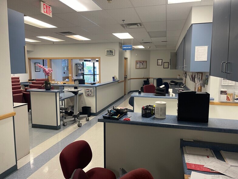 More Photos Of 1753 W Avenue J, Lancaster Medical For Lease