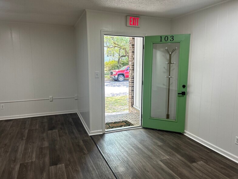 More Photos Of 103 Queen St, Georgetown Medical For Lease