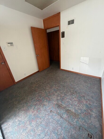 More Photos Of 205 N 13th St, Nebraska City Office For Sale