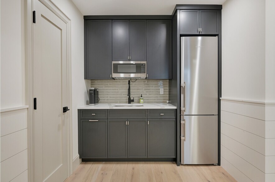 More Photos Of 53-55 Newtown Ln, East Hampton Storefront Retail Residential For Sale