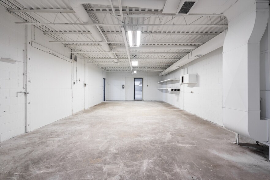 More Photos Of 100 Burland Cres, Hamilton Warehouse For Lease