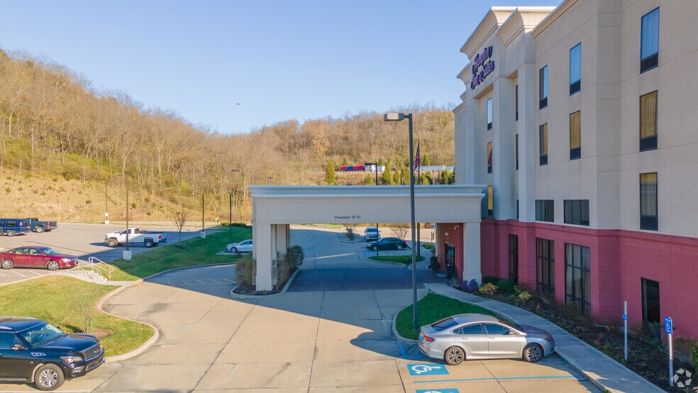 More Photos Of 10 Hampton Ln, Wilder Hotel For Sale