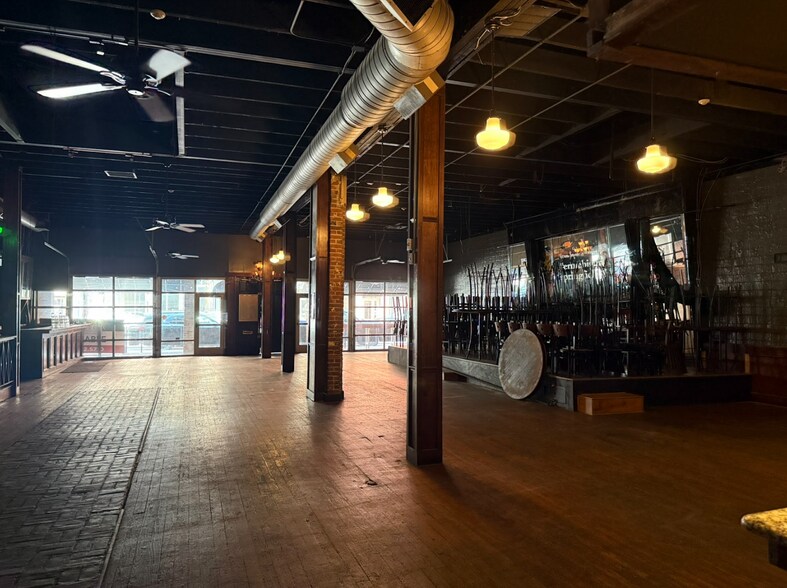 More Photos Of 312 South Ave, Springfield Bar For Lease