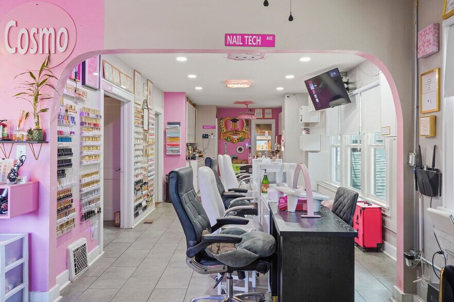 More Photos Of 1530 Geneva St, Aurora General Retail For Sale