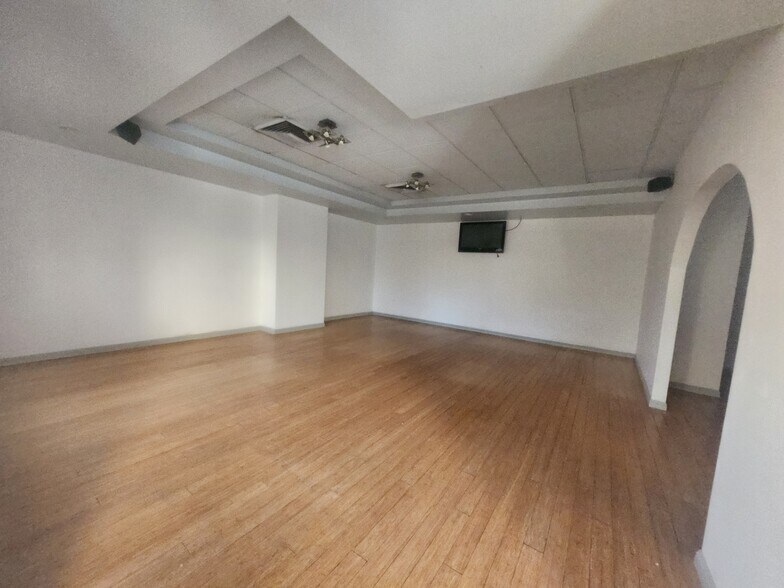 More Photos Of 4577-4585 Clairemont Dr, San Diego Storefront Retail Office For Lease