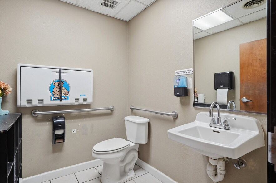 More Photos Of 103 N Allen St, Centralia General Retail For Sale