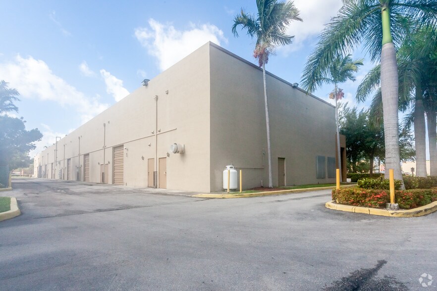 More Photos Of 8051 W 24th Ave, Hialeah Warehouse For Lease