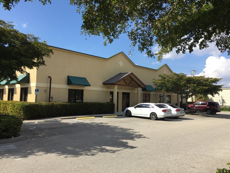More Photos Of 10970 S Cleveland Ave, Fort Myers Office For Sale