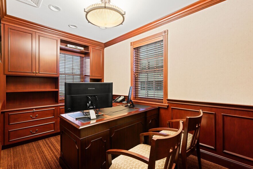 More Photos Of 29 Green St, Huntington Medical For Sale