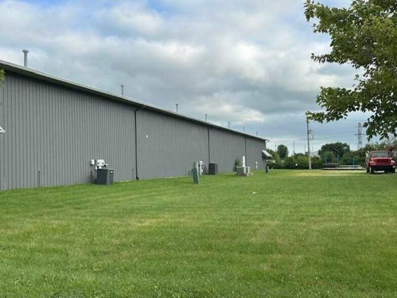 More Photos Of 21638-21648 S Schoolhouse Rd, New Lenox Warehouse For Lease