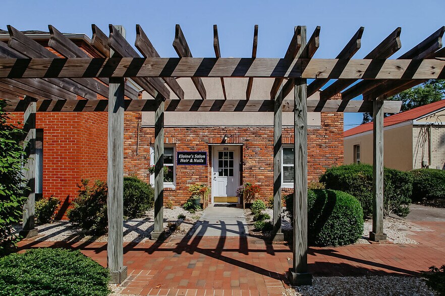More Photos Of 670 SW Broad St, Southern Pines Office For Lease