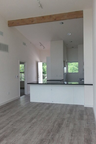 More Photos Of 1010 S Flores St, San Antonio Apartments For Lease