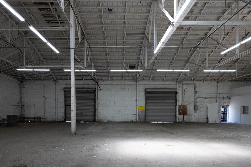 More Photos Of 326-330 W 58th St, Los Angeles Warehouse For Sale