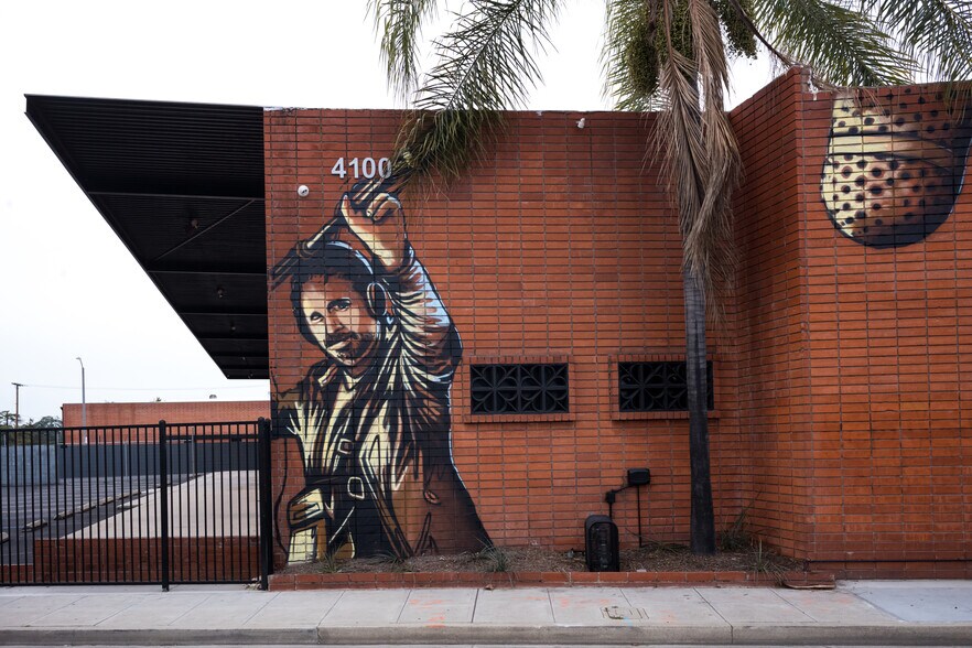 More Photos Of 4406-4408 Vanowen St, Burbank Warehouse For Lease