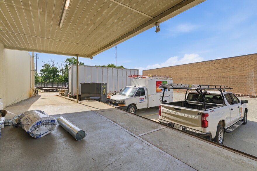 More Photos Of 809 Post St, Greensboro Warehouse For Lease