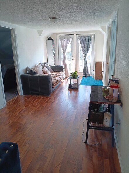 More Photos Of 1826 1st St W, Independence Restaurant For Sale