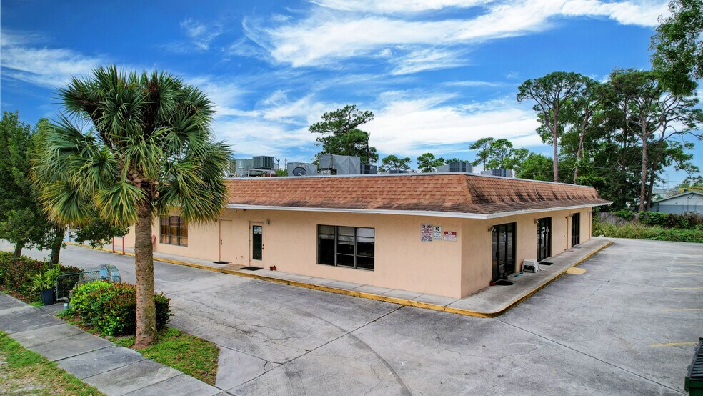 More Photos Of 5371 10th Ave N, Greenacres Storefront Retail Office For Lease