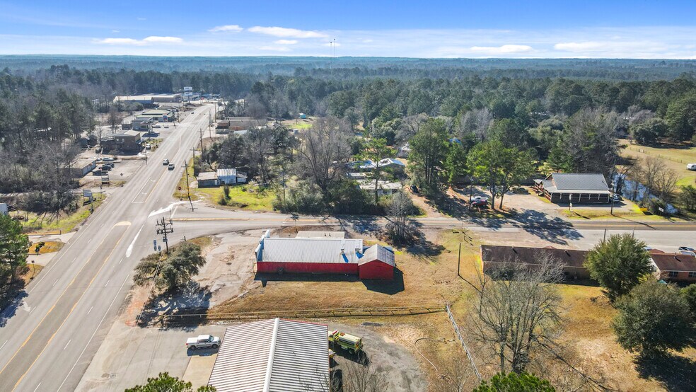 More Photos Of 301 N Wheeler Rd, Colmesneil Freestanding For Sale