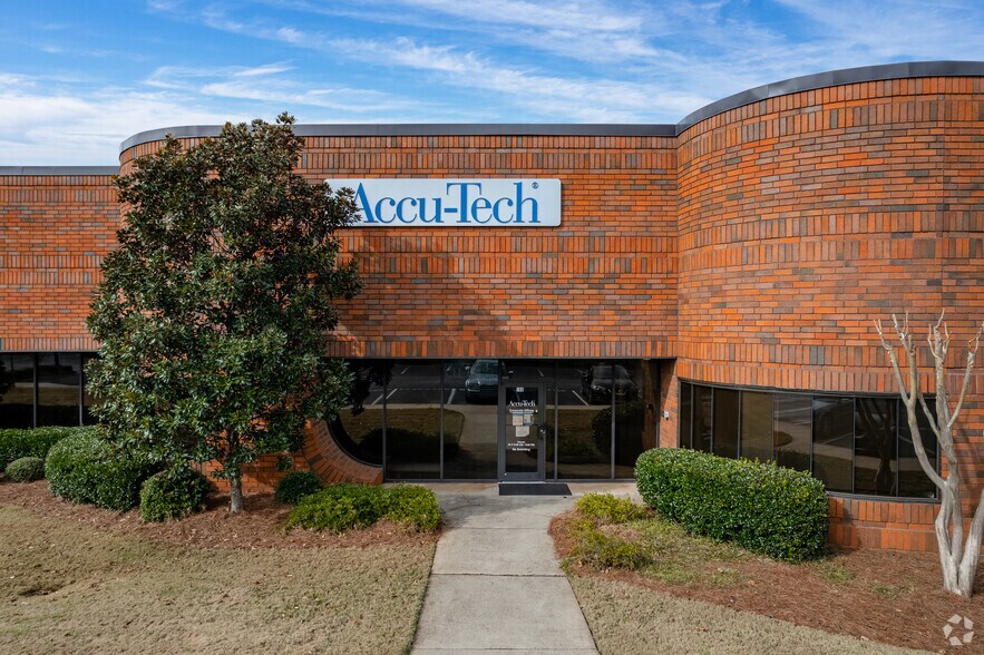 More Photos Of 11350 Old Roswell Rd, Alpharetta Warehouse For Lease