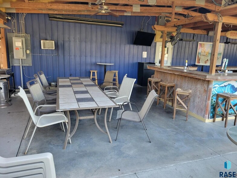More Photos Of 407 Bill Davis St, Egan General Retail For Sale