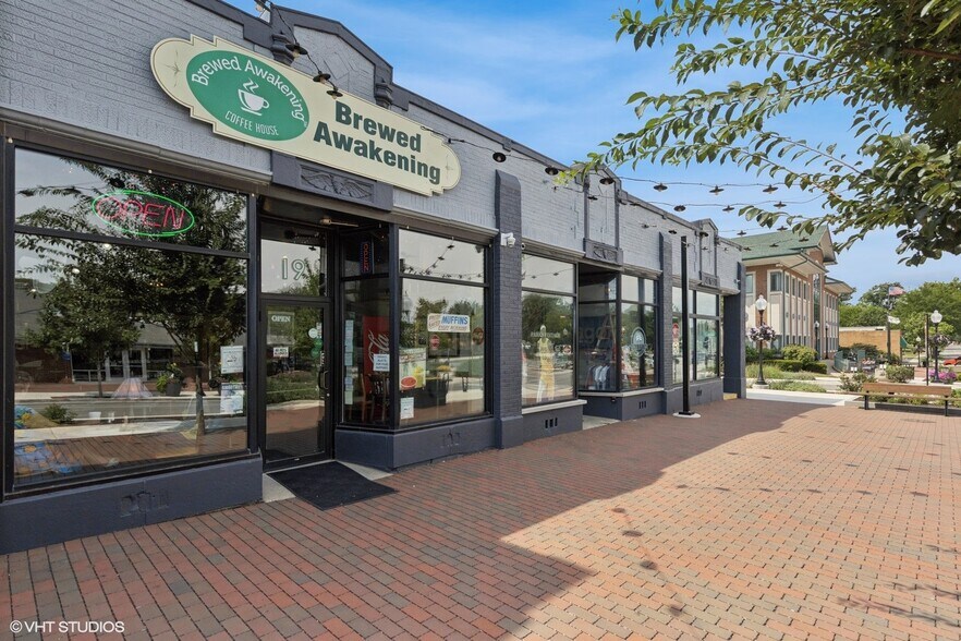 More Photos Of 19-23 W Quincy St, Westmont Storefront For Sale
