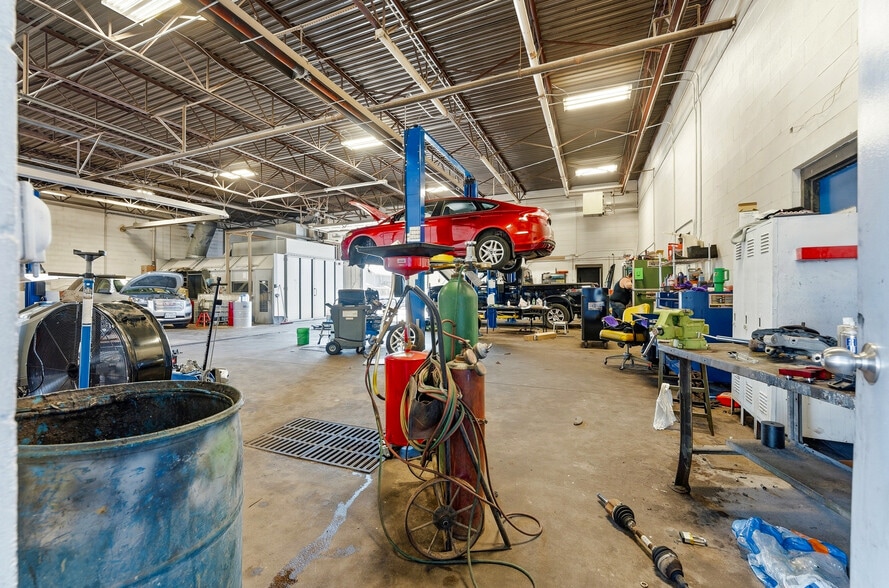 More Photos Of 1229 Country Club Rd, Fairmont Auto Dealership For Sale