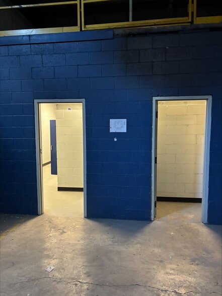 More Photos Of 200 Park Ave, Newberry Warehouse For Lease