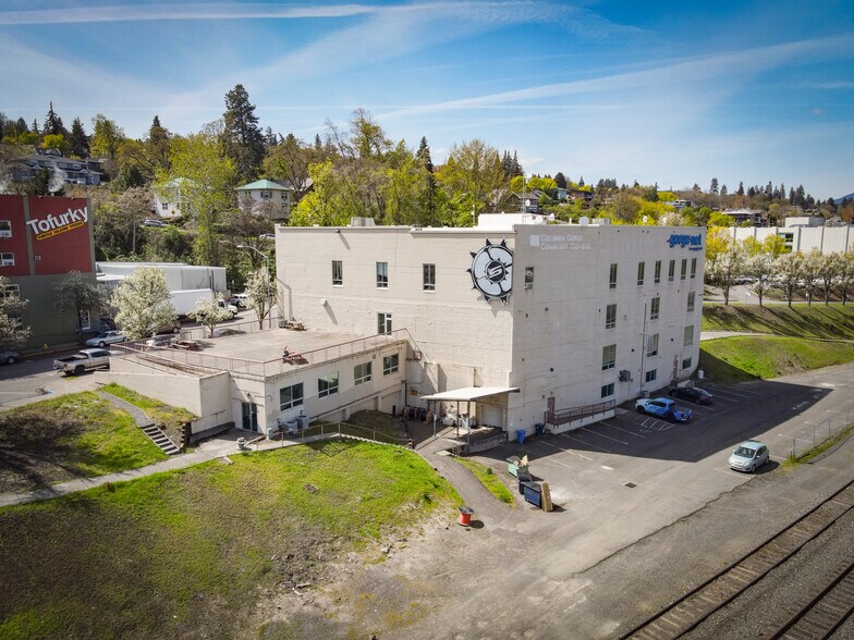More Photos Of 616 Industrial St, Hood River Warehouse For Lease
