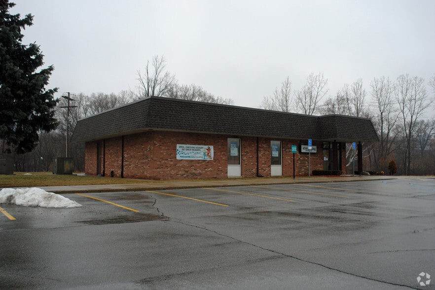 Primary Photo Of 7001 Highland Rd, White Lake Township Bank For Sale
