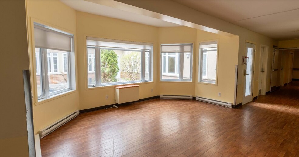 More Photos Of 11810 Av Du Bois-De-Boulogne, Montréal Assisted Living For Sale