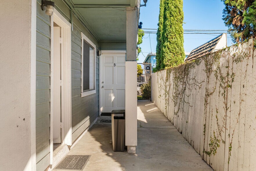 More Photos Of 4724 W 173rd St, Lawndale Apartments For Sale