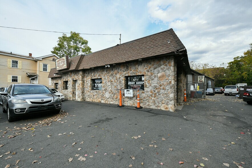 More Photos Of 438-440 Main St, East Hartford Auto Repair For Sale