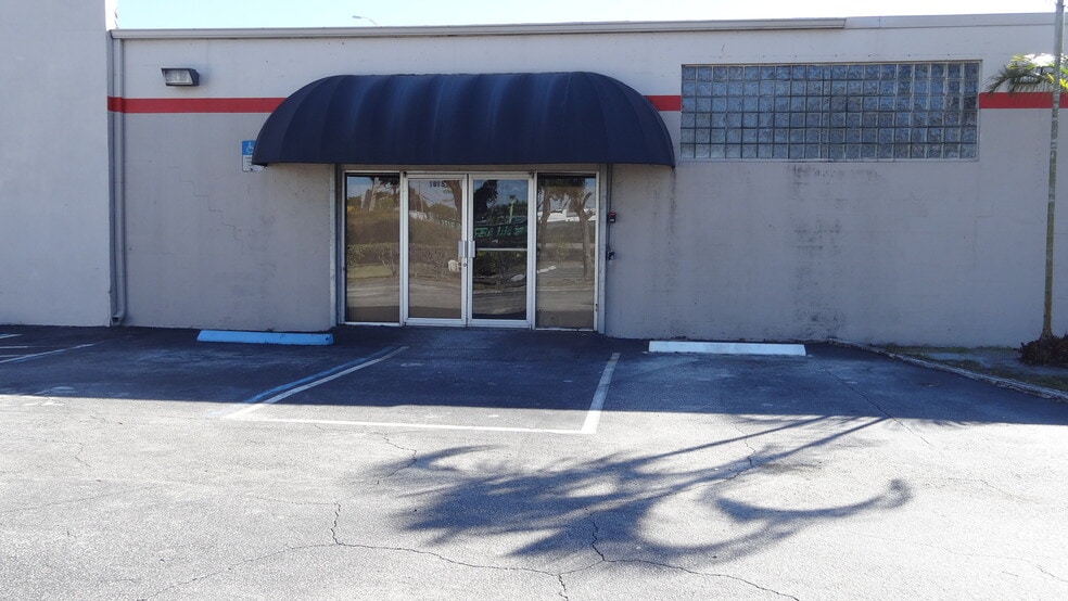 More Photos Of 1815 10th Ave N, Lake Worth Beach Warehouse For Lease