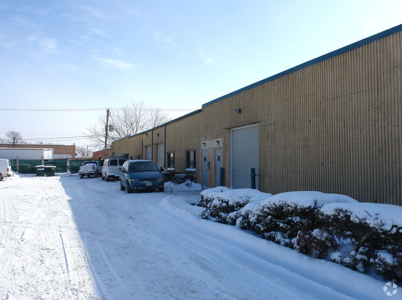 More Photos Of 341-349 Lively Blvd, Elk Grove Village Warehouse For Lease