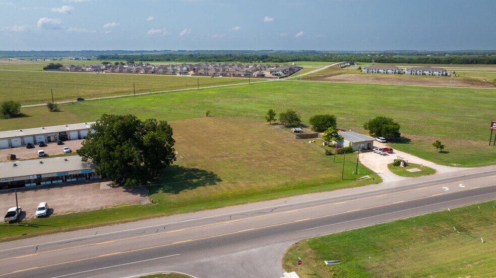 More Photos Of 2000 W San Antonio St, Lockhart Land For Sale