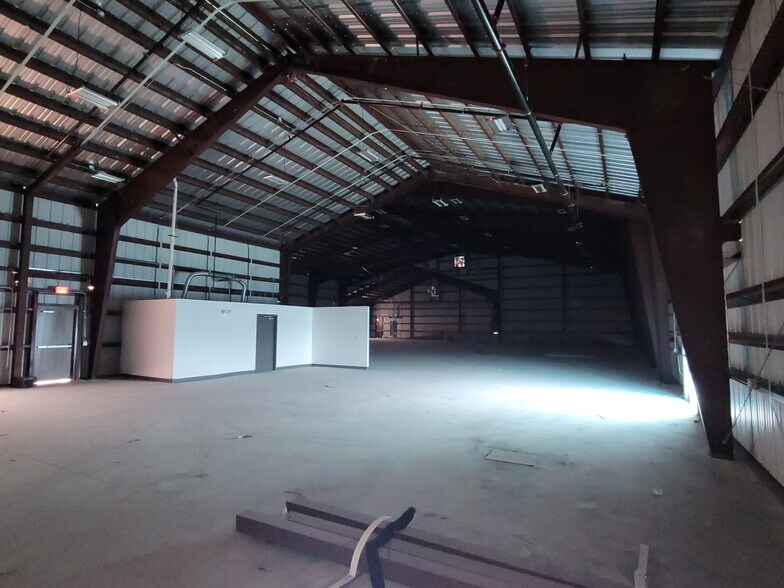 More Photos Of 146 2nd St, Homestead Warehouse For Lease