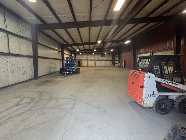 More Photos Of 14 Park Dr, Franklin Warehouse For Lease