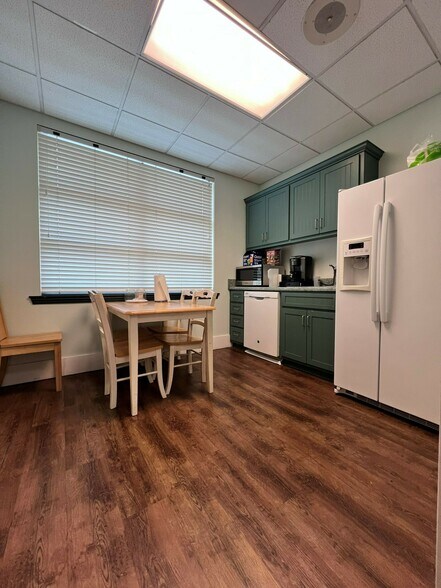 More Photos Of 1421 E Nine Mile Rd, Pensacola Medical For Lease