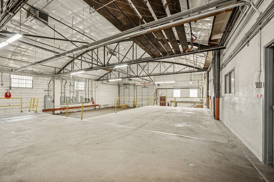 More Photos Of 313 W Bayaud Ave, Denver Warehouse For Lease