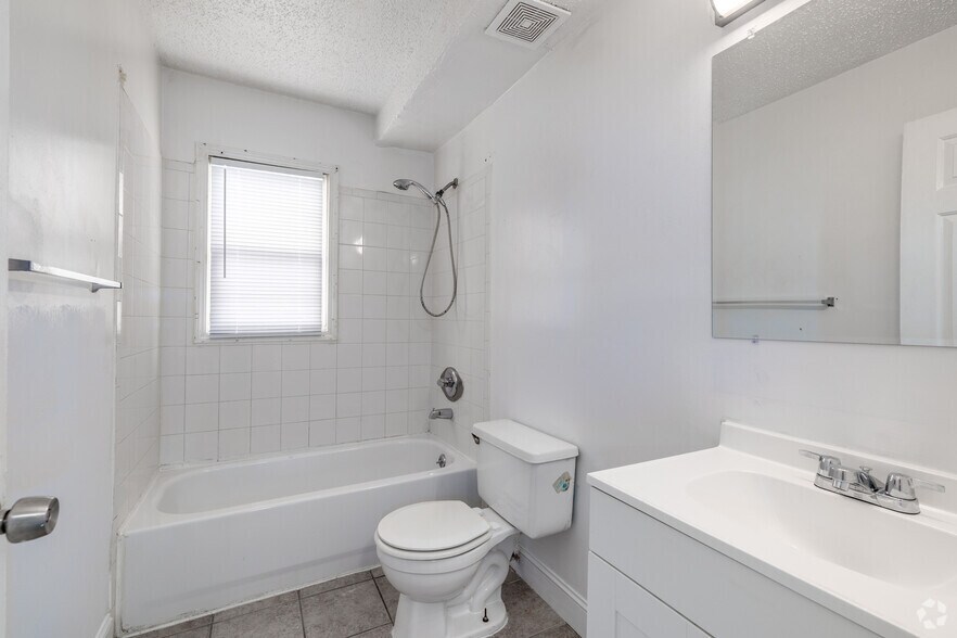 More Photos Of 2607 Cedarhurst Dr, Charlotte Apartments For Sale