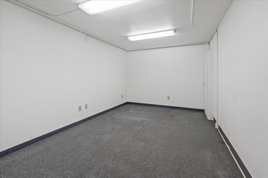More Photos Of 980 Deere St, Fairbanks Warehouse For Sale
